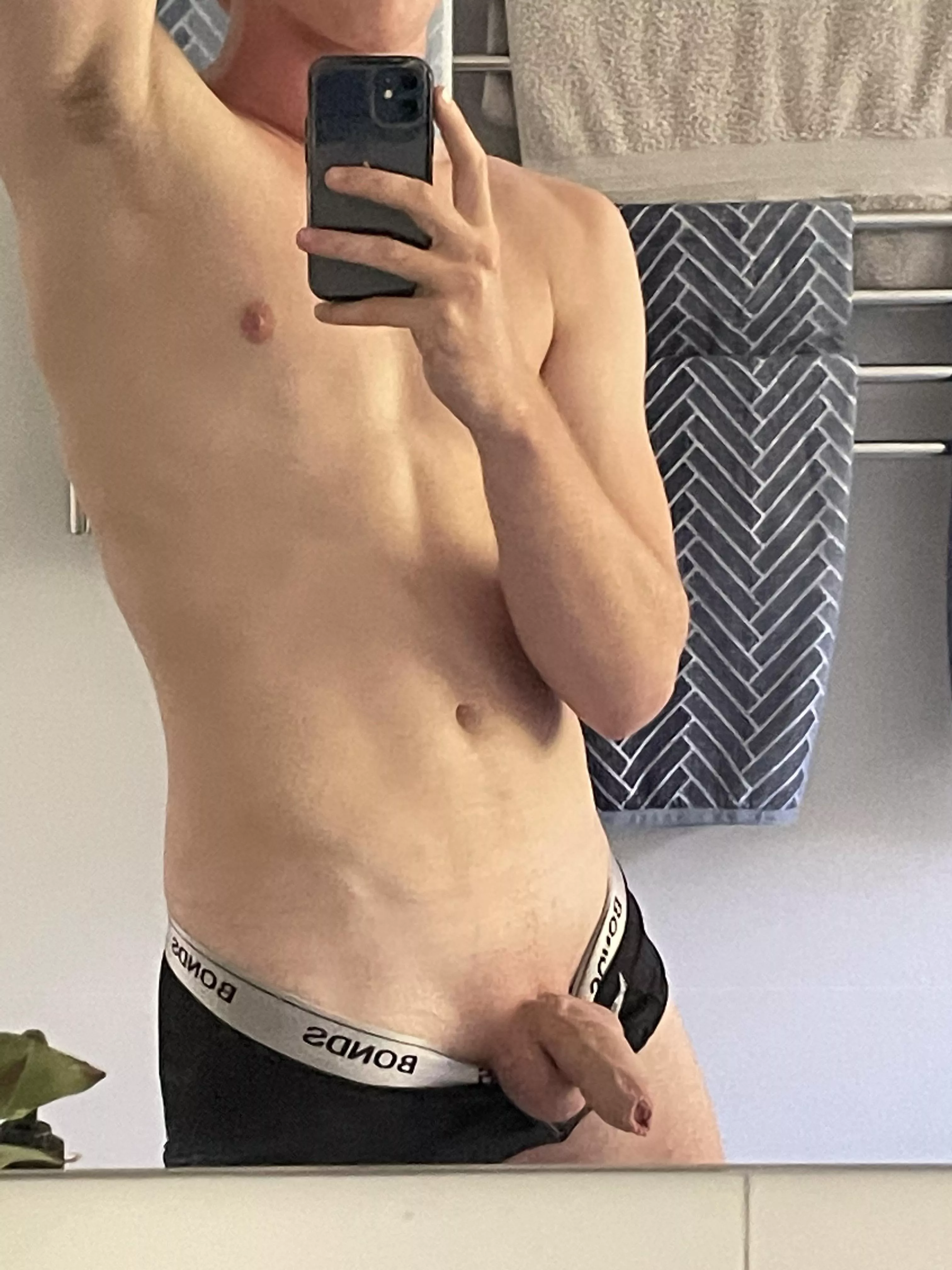 20 aus, hmu @macclarke23