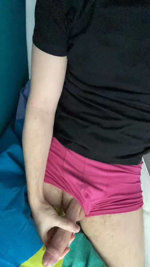 26 M Poland. I woke up with this… i havent jerk for 3 days… i am into slim hung guys and bulges! snapchat: szym6969