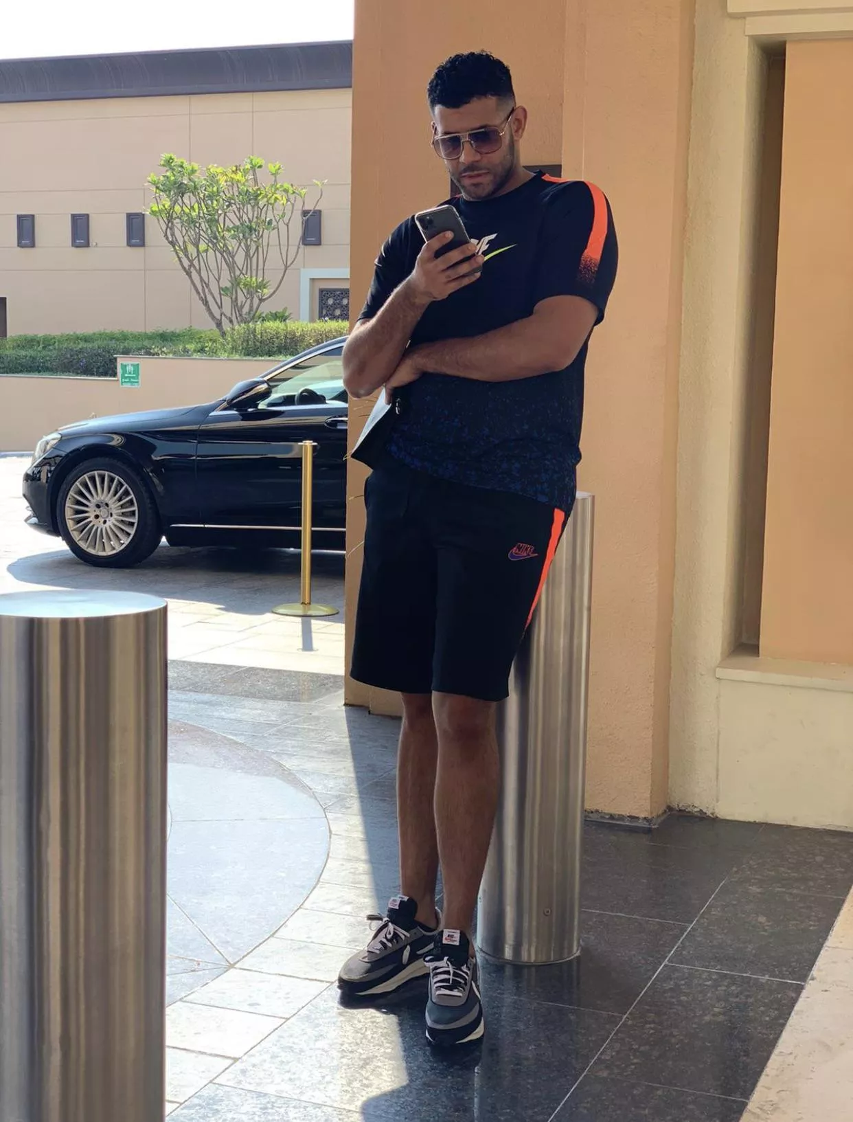 27 London lad . Looking for hung lads . Sc: a_nsa00