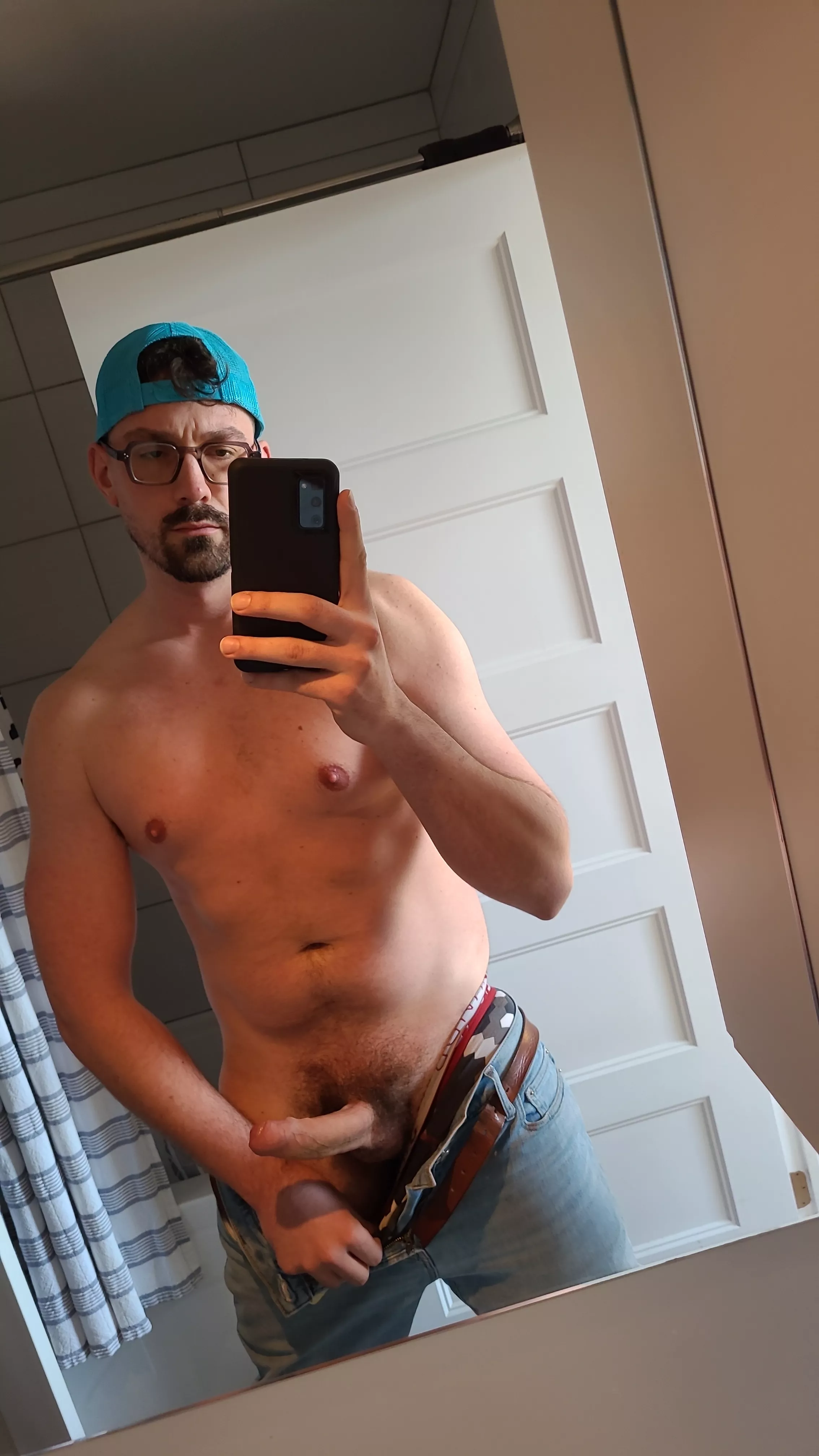 29 Canada, be hot, show face, xlink01