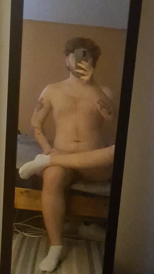 Bored of being naked alone🌿