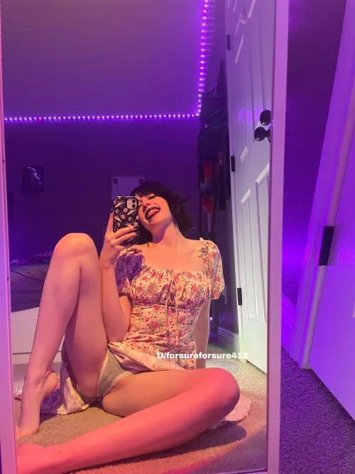 Cute lil panties under a cute lil dress 😘