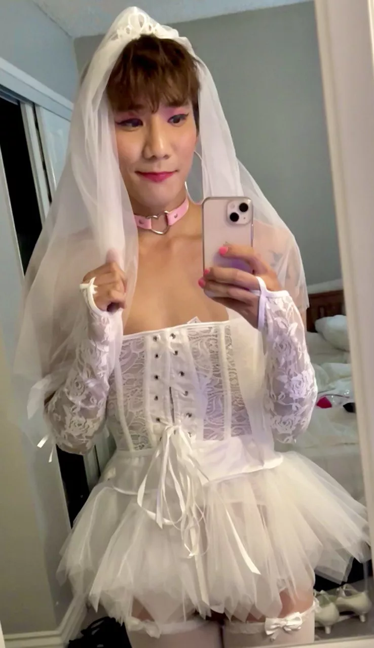 Degrade me in my dress please 👰