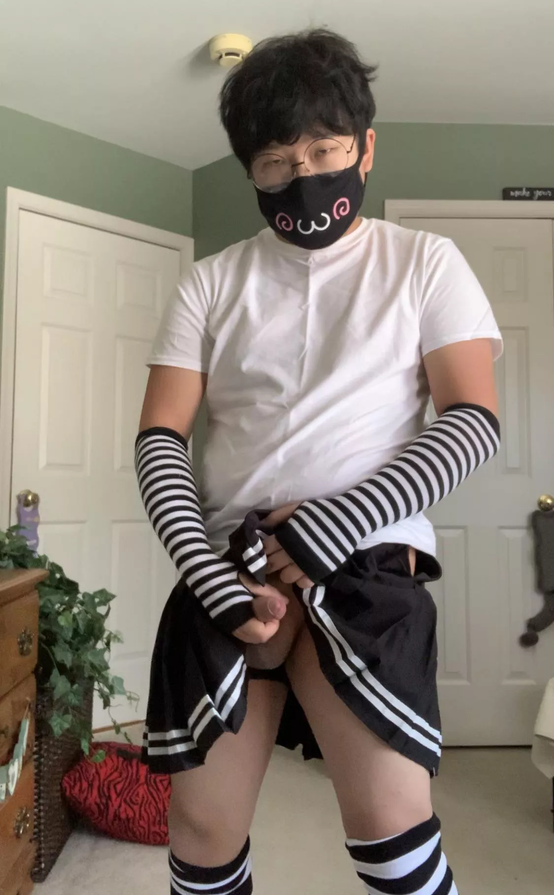 do you like whats under my skirt? 😘