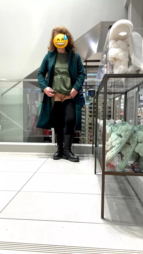 (f) and flashed again in the city in the clothes shop!