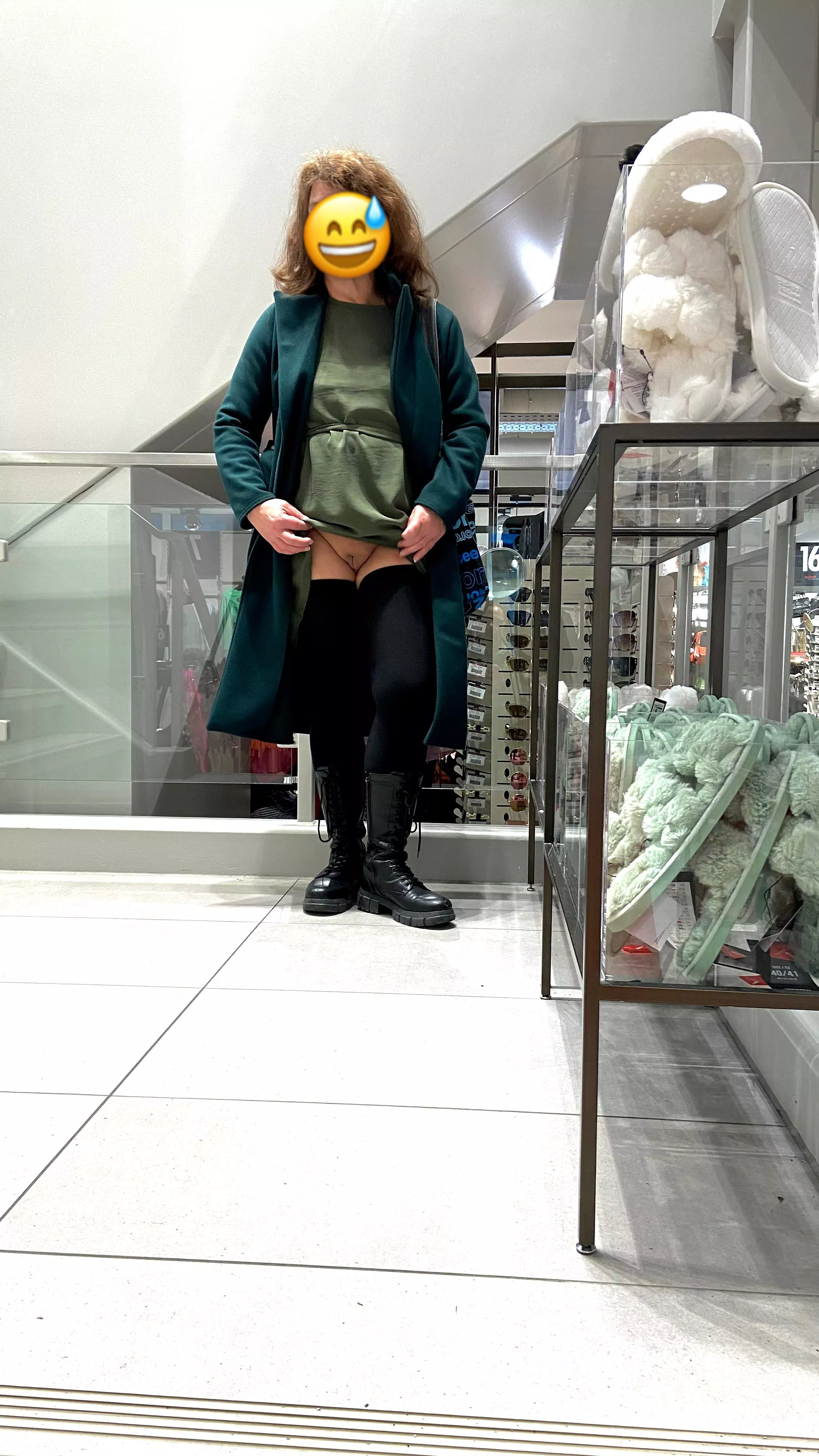 (f) and flashed again in the city in the clothes shop!