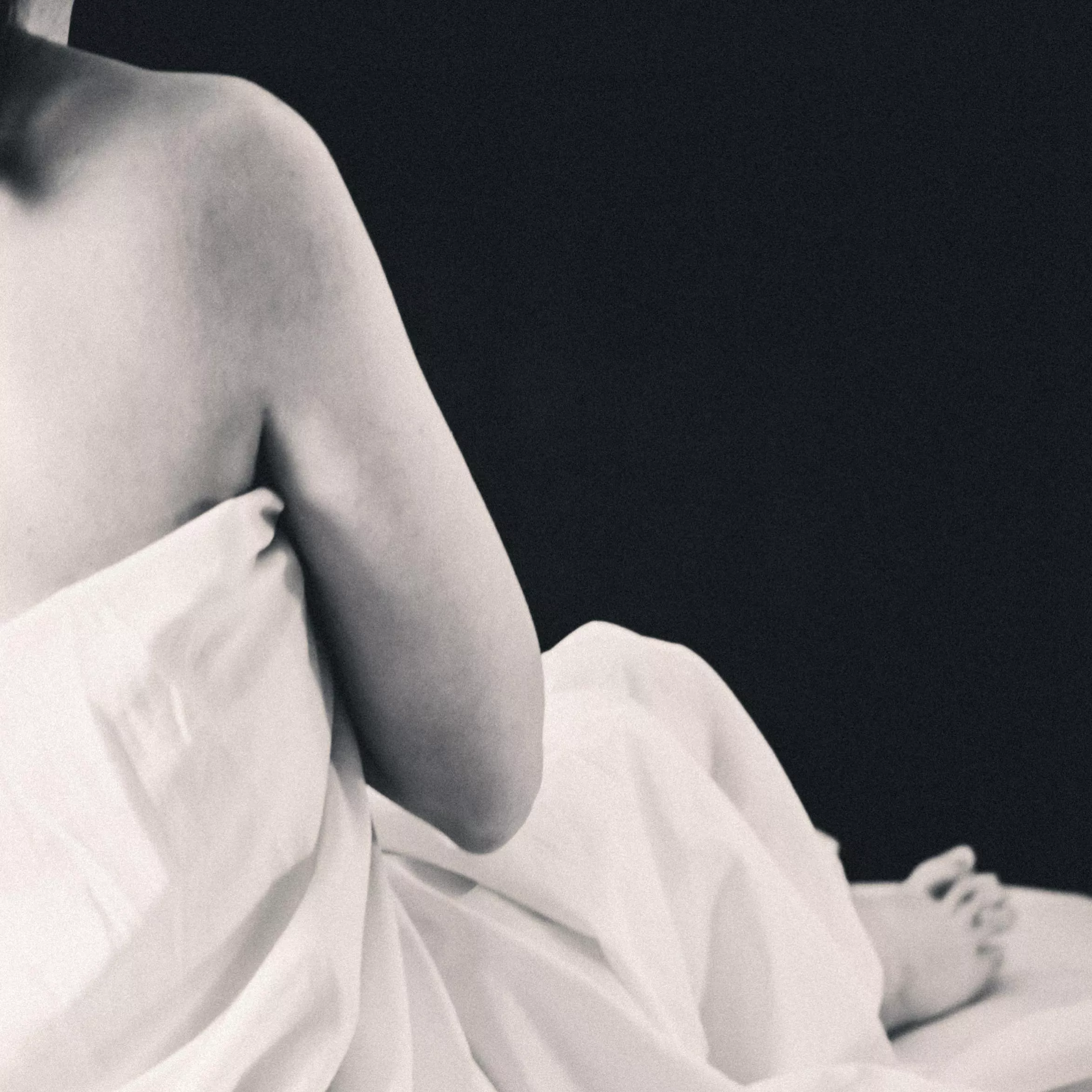 [F] feeling lonely in my bed…. 🥺