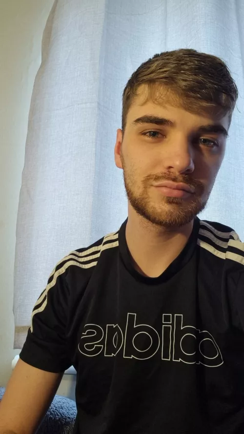 Feeling cute on my day off, dm me?