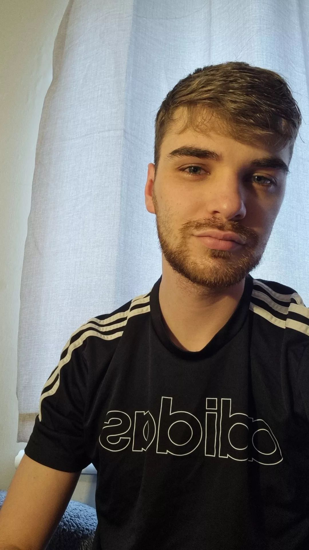 Feeling cute on my day off, dm me?