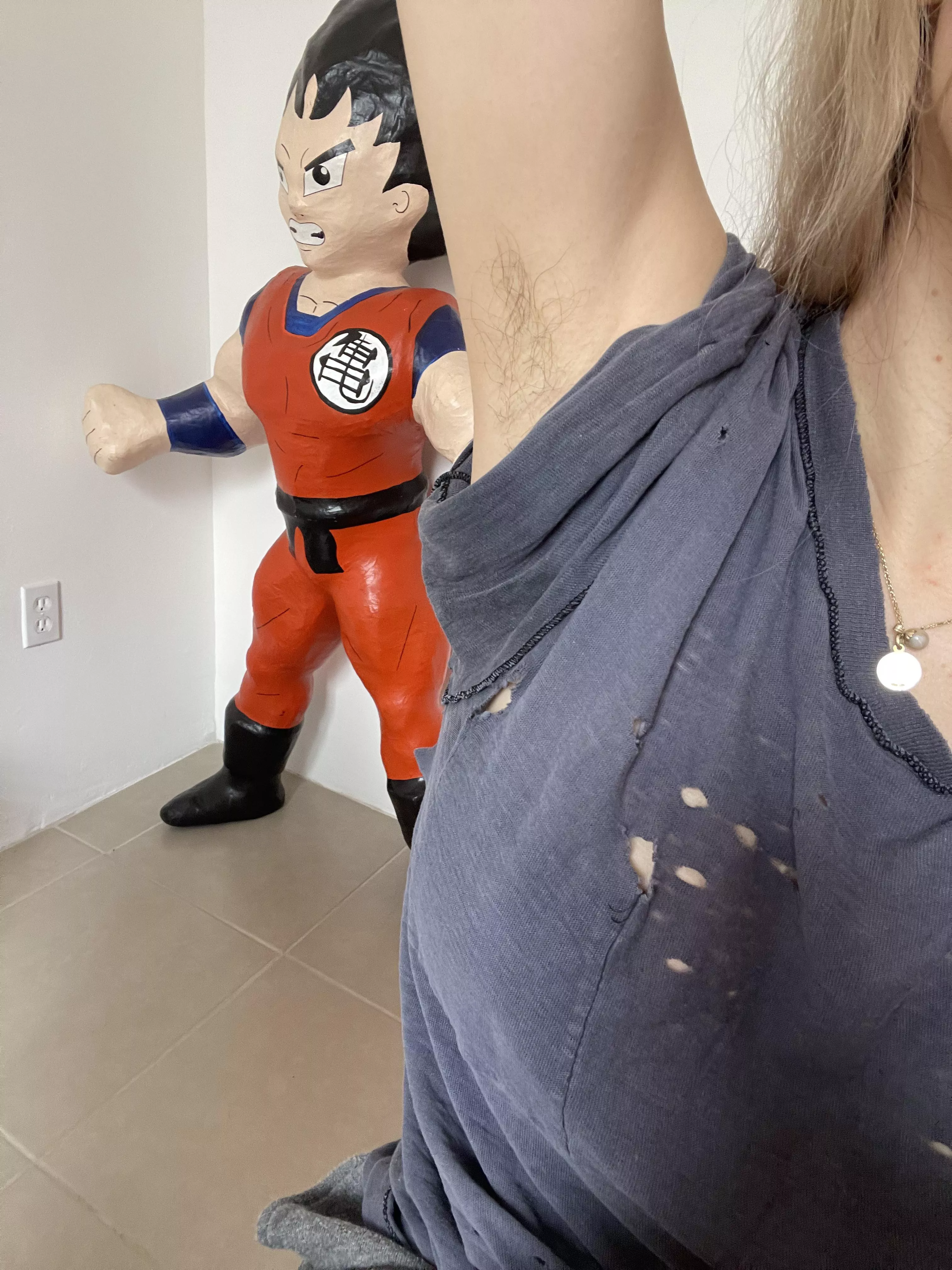 Hairy girls wfh too 😌