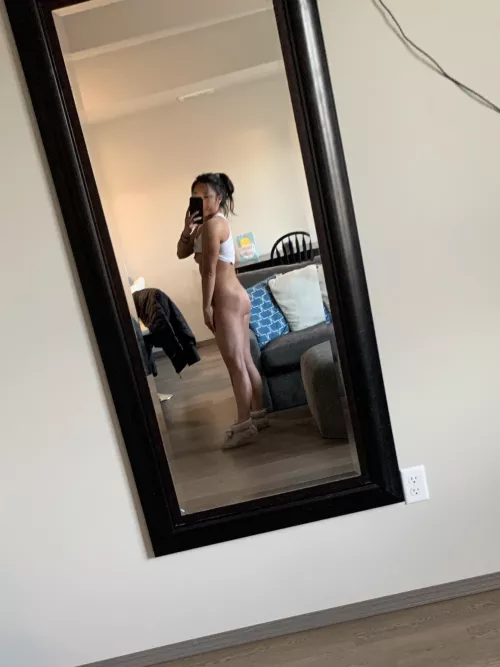 Hammies peeking through 🫣