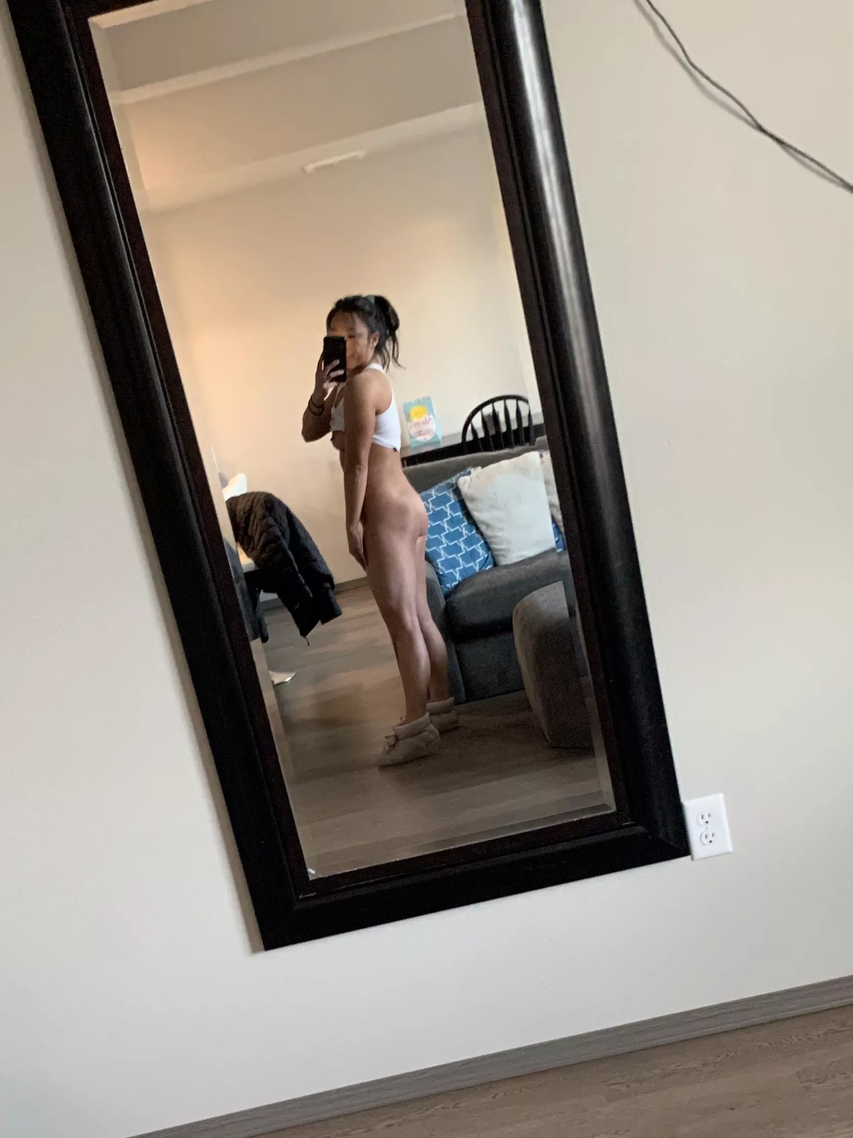 Hammies peeking through 🫣