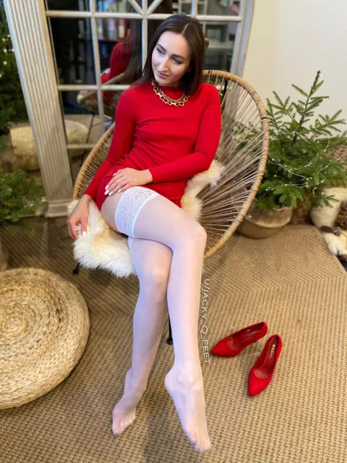 I absolutely love this white stockings!