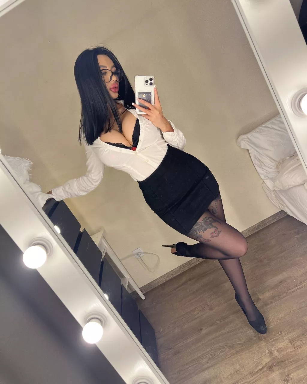 I like this skirt. It makes me feel that I control all dicks in the room