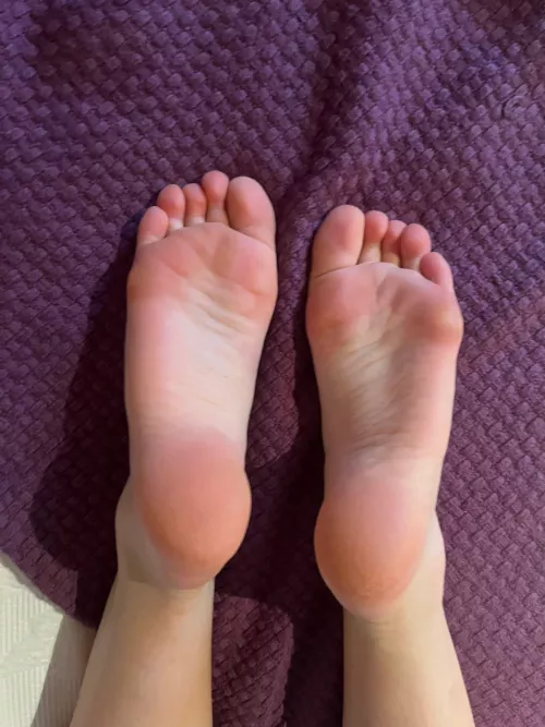 I want you to cover my soft soles in your cream
