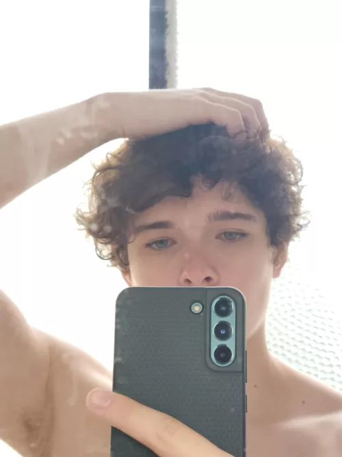 I wish I had a friend nearby, I've been stuck inside my house for years