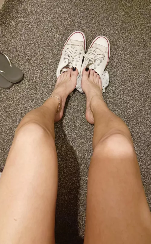 Is so satisfying taking off my shoes after a long day of work 😌