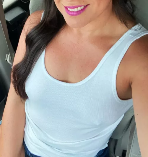 It's best to be braless in a white tank