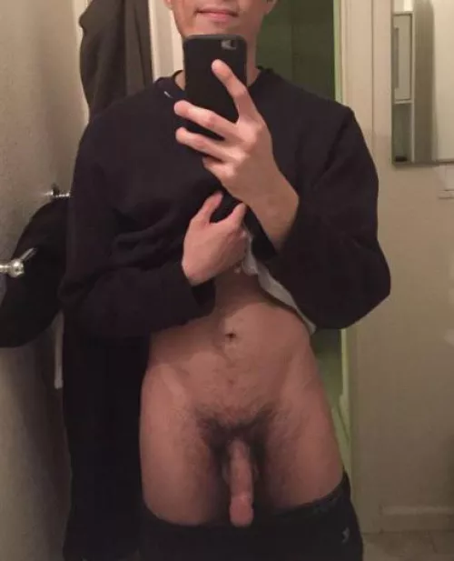 Its raining, bf is at work, and no one wants to hookup 😩