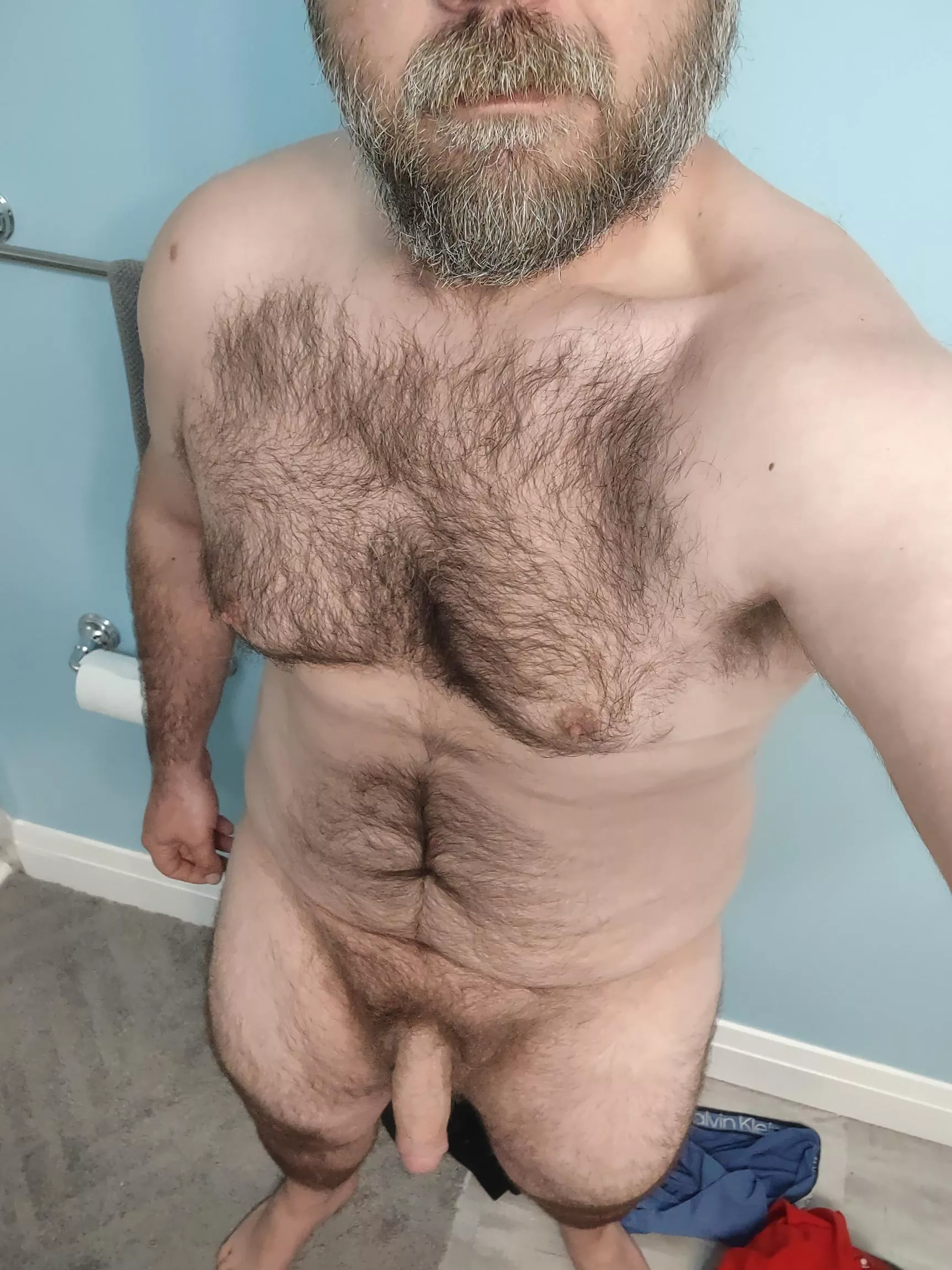 just hanging out before my shower 😘