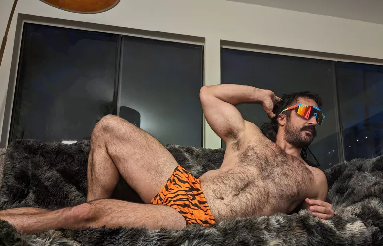 Lot's of men shave at my gym...I won't give in (39