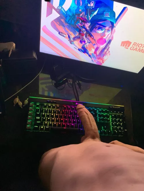 M 27 what do you think girls wanna play with my Joystick?