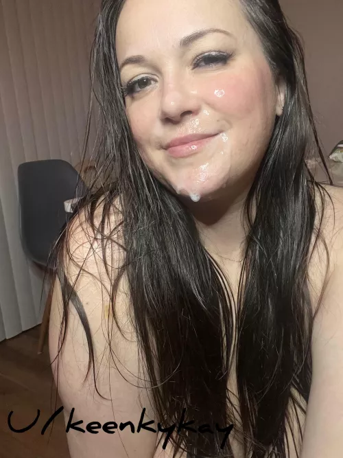 Mommy loves big warm loads on her face 😘😉💦