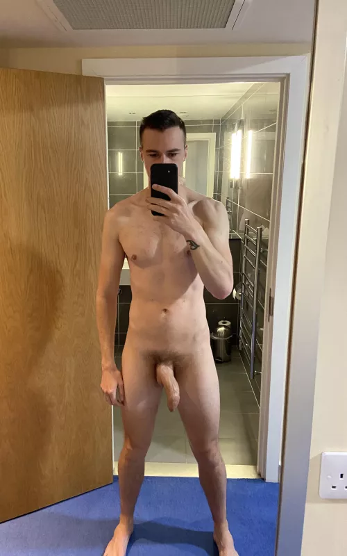 Off deployment time to get some pussy 💪🏼