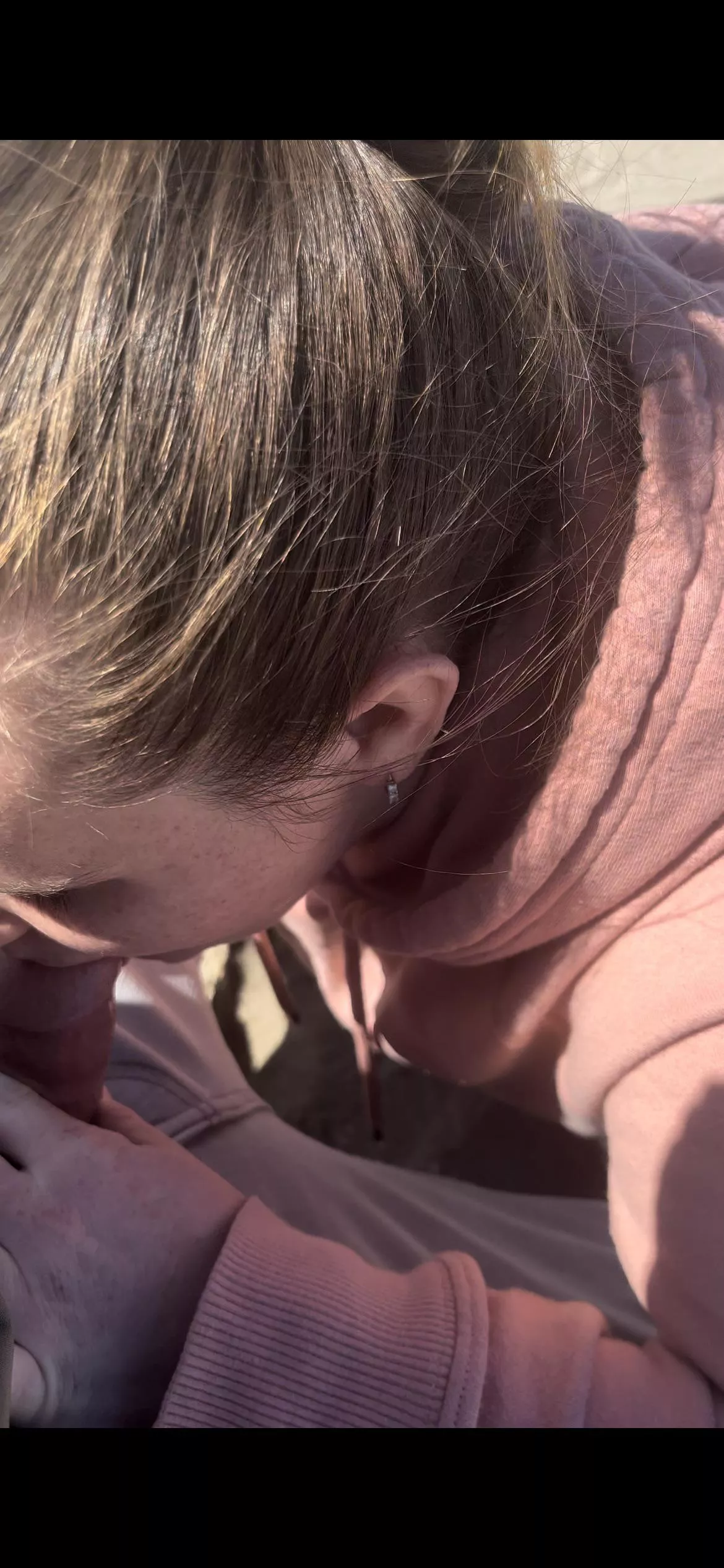 Sitting on the beach in broad daylight and she just started sucking me