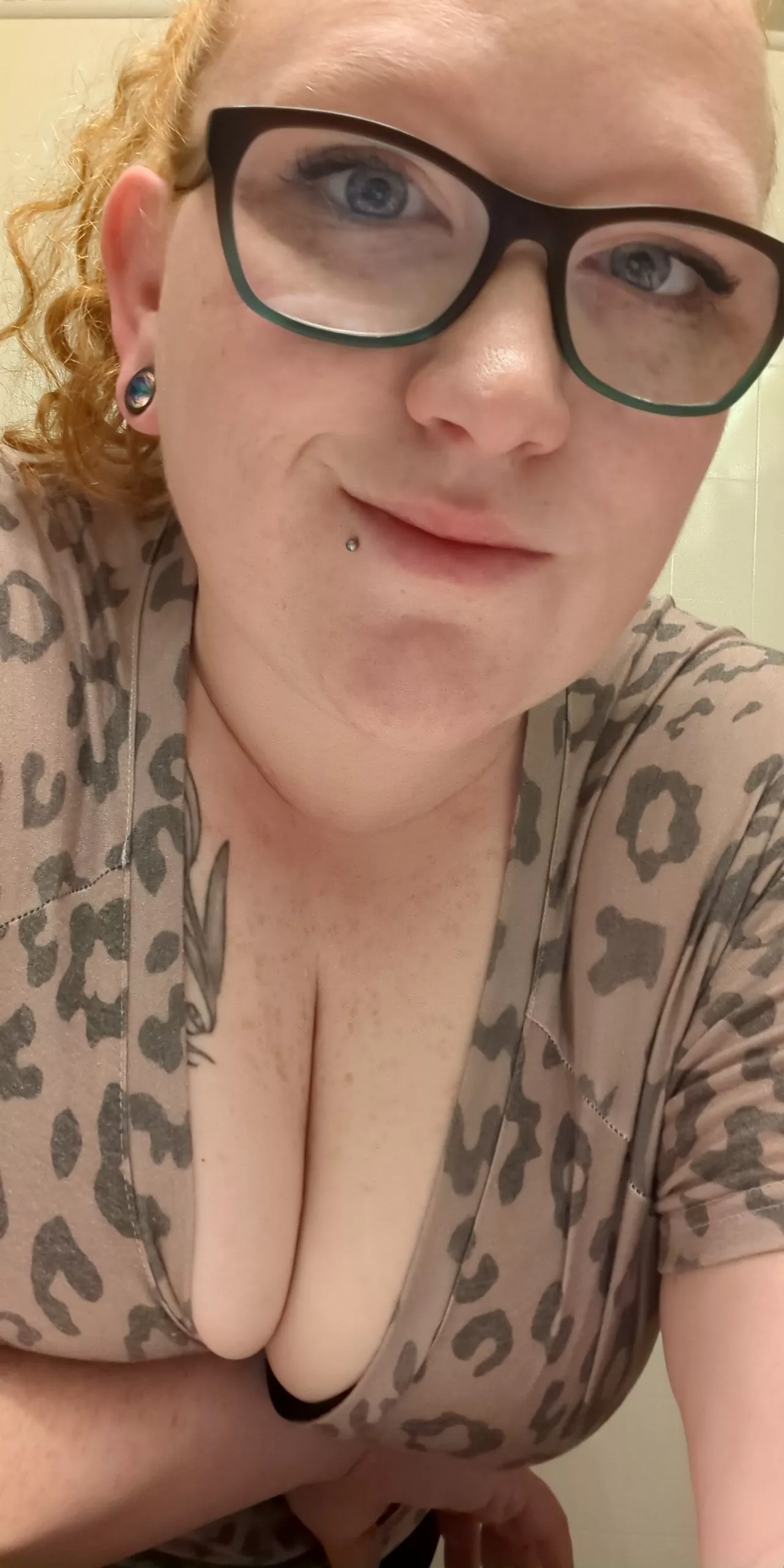 Tell me I'm pretty 😉😍🦋💄