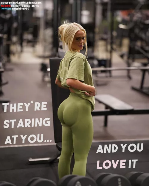 The gym is the best place to show off your 🍑