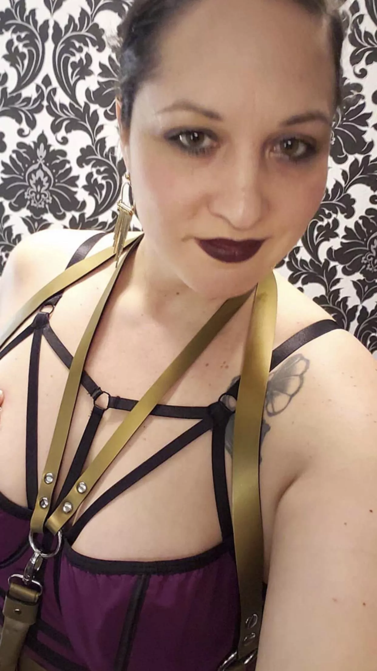 Upvote if you want a Queen like me to dominate and humiliate