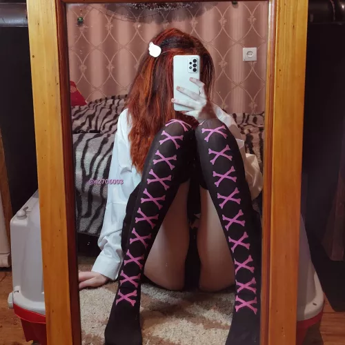 ur roommate who love knee socks