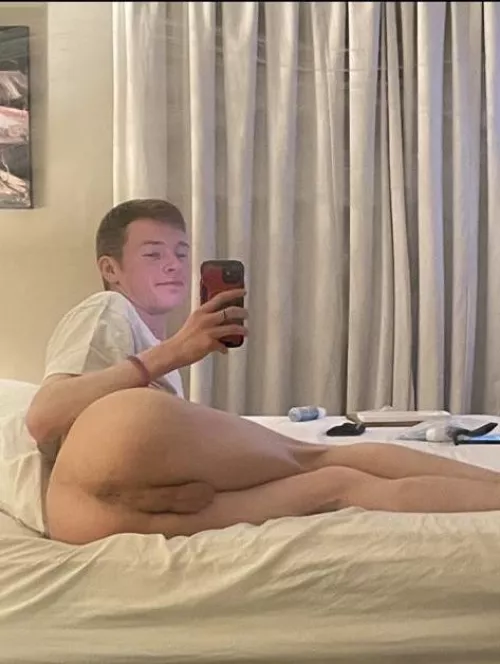 Waiting for a big dick to come and fill me up 😋 (21)