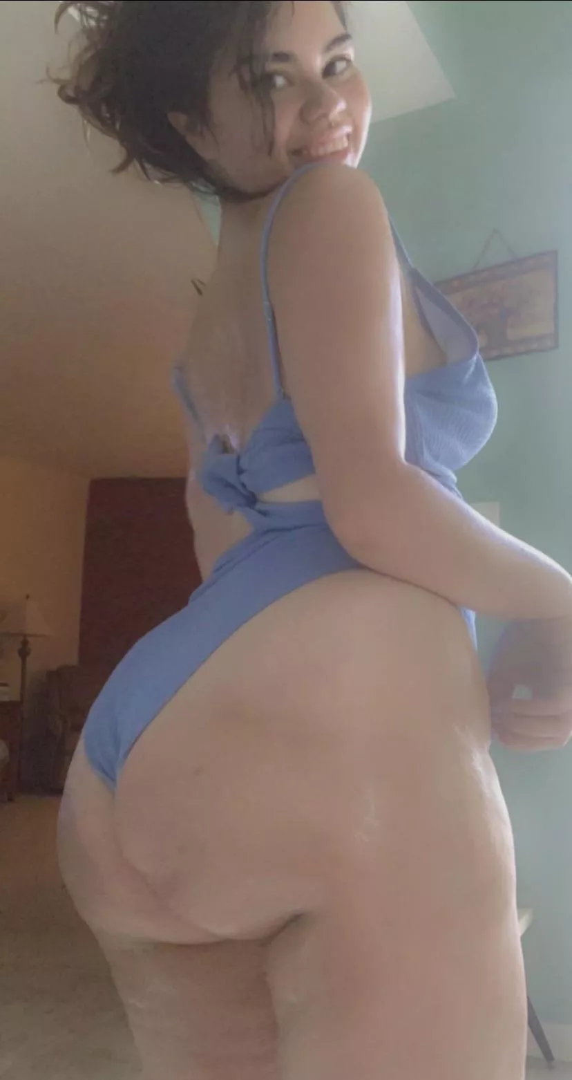 Who is volunteering to rub tanning oil on me