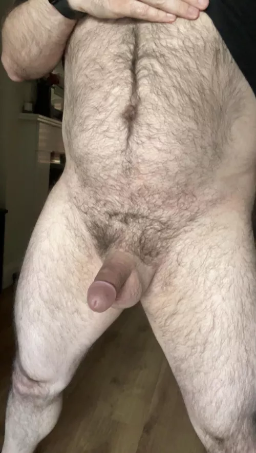Who likes hairy daddies with thick thighs? (40)