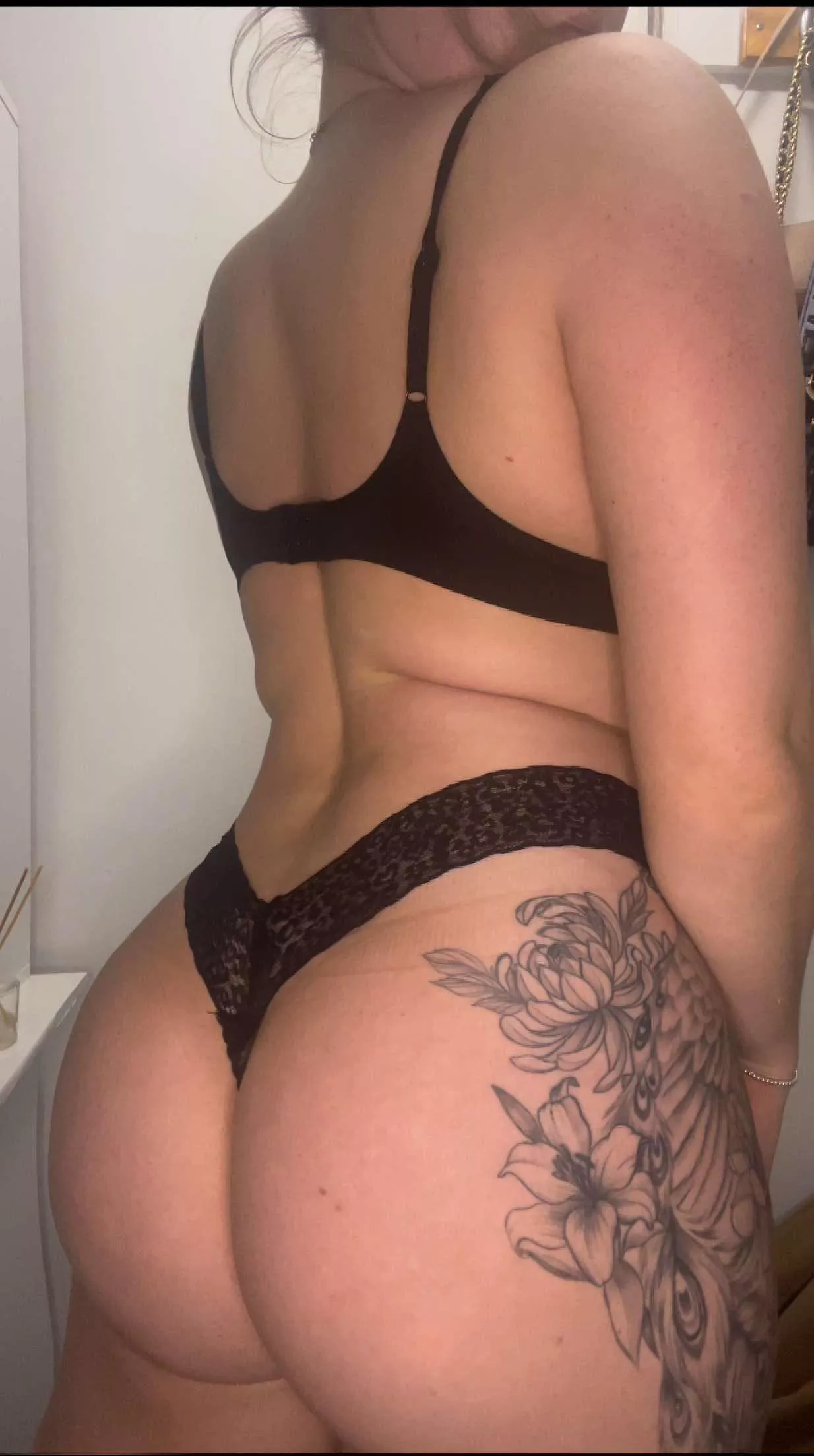 Worship my body [domme] [oc]