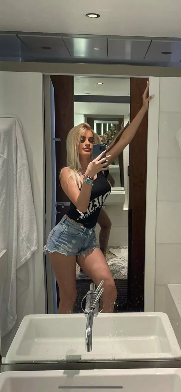 You’re only allowed to upvote this if you want to be my fucktoy [domme] [oc]