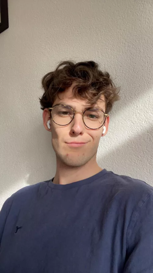 18 Dutch college student for chats anyone hmu face is a must longterm + @victorheerkens