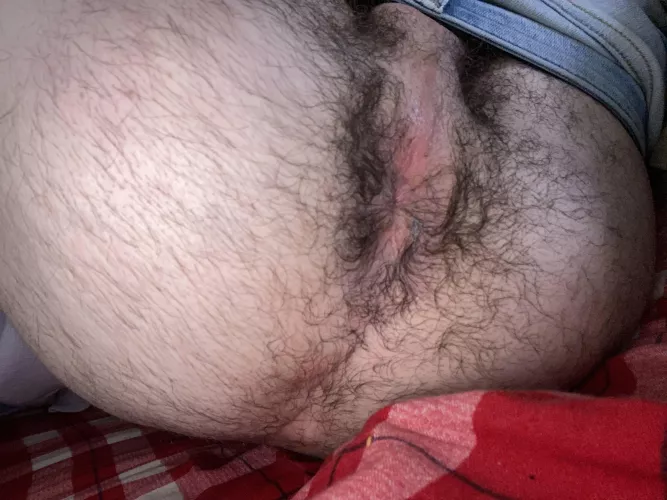 18 hung and hairy 😈🍑