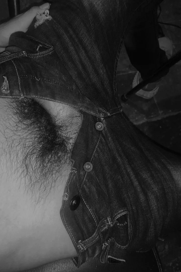 20 Twink. @dohn_j23. White+ feet+ face+ muscly+ hairy+