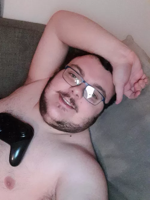 22 m gay chub vers. looking for some friends to game with :)