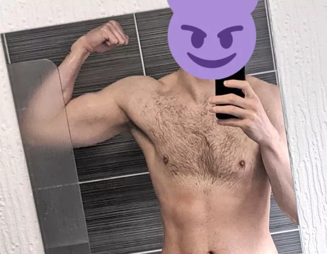 24 m, 6'4 hung handsome muscular addicted to smooth submissive bubblebutt boys snap is ukdeviant11