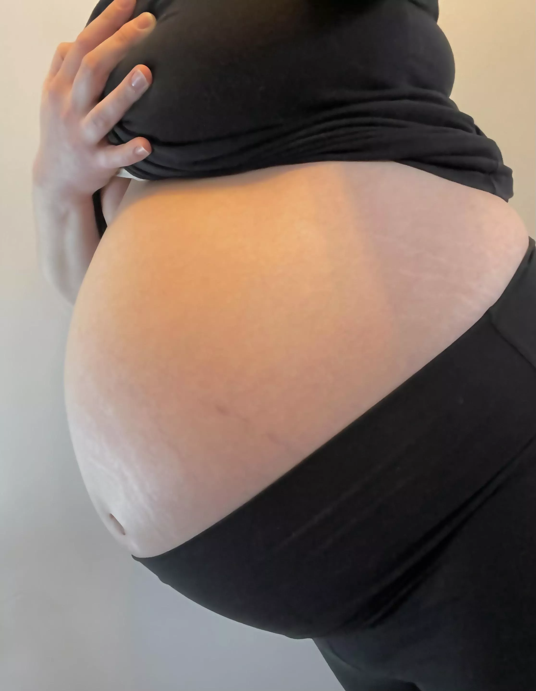 27 week belly and already feeling full as if Im at term!