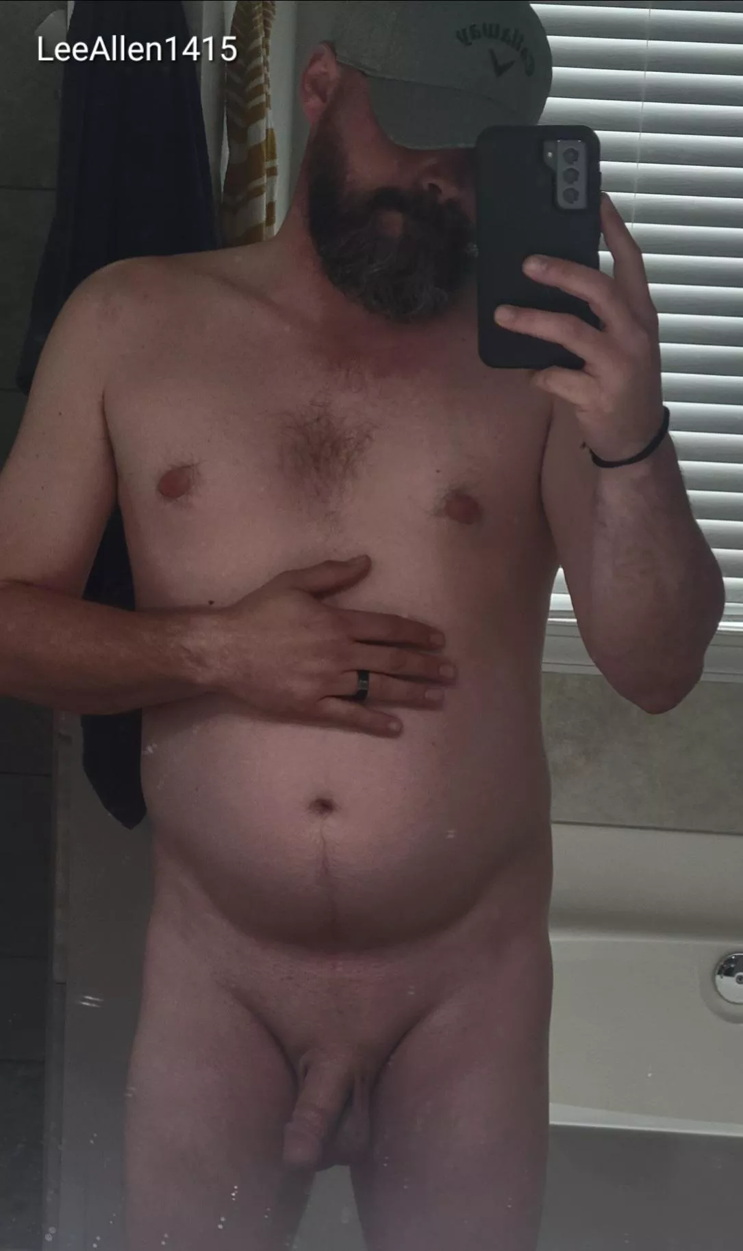 [41] Naked Selfie 🧢