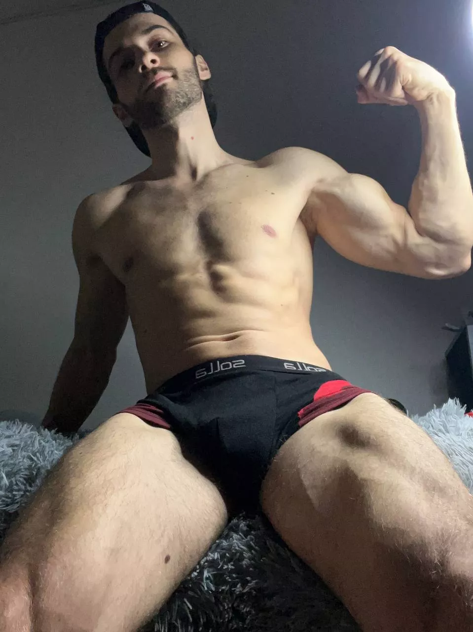 Am I big enough for you to worship me? 😏