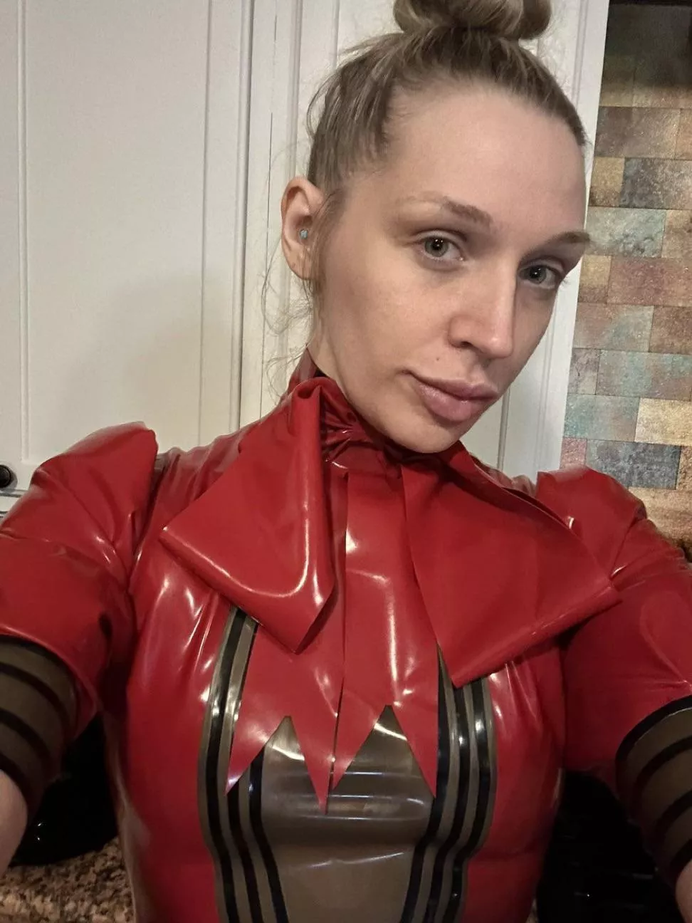 Arrows /up if you want mommy to dress ,humiliate and peg you sissies🥵🍑😅