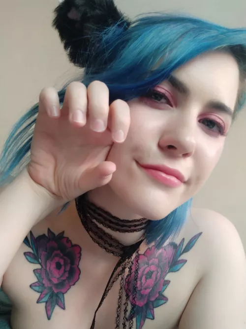 Cat with neon fur🤍💦