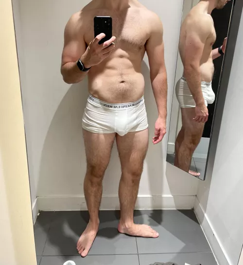 Caught a few guys checking my bulge out this morning in the gym changing room 😏
