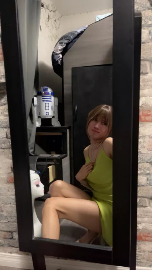 didnt mean to flash this mannequin 🤭